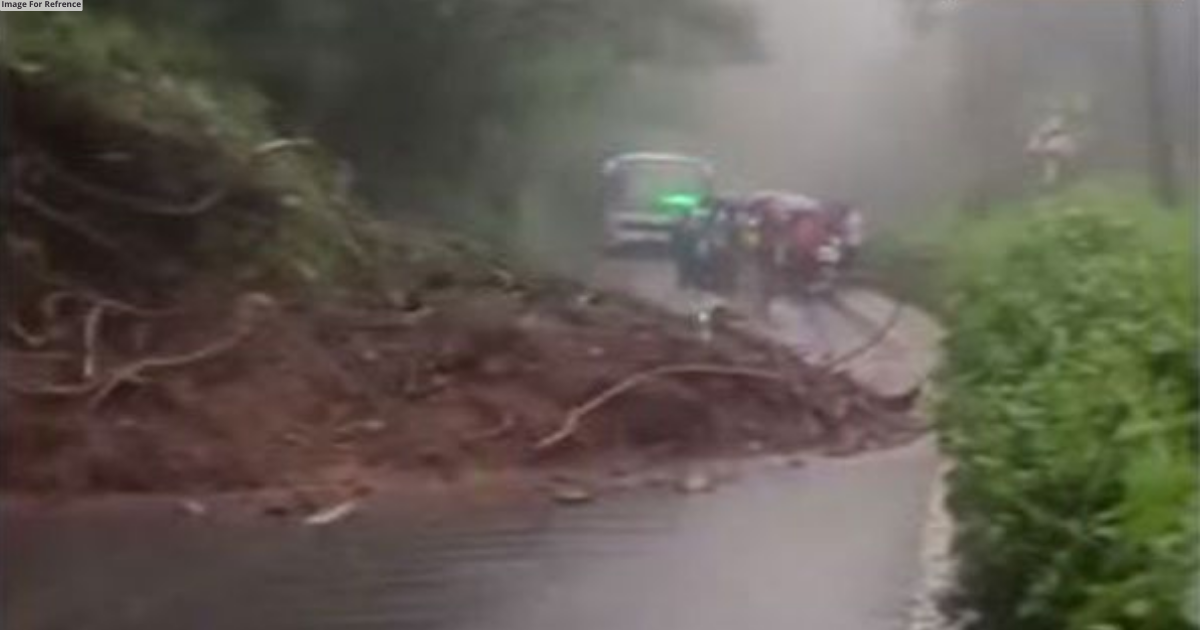 Tamil Nadu: Vehicular movement halted in Coonoor after landslide